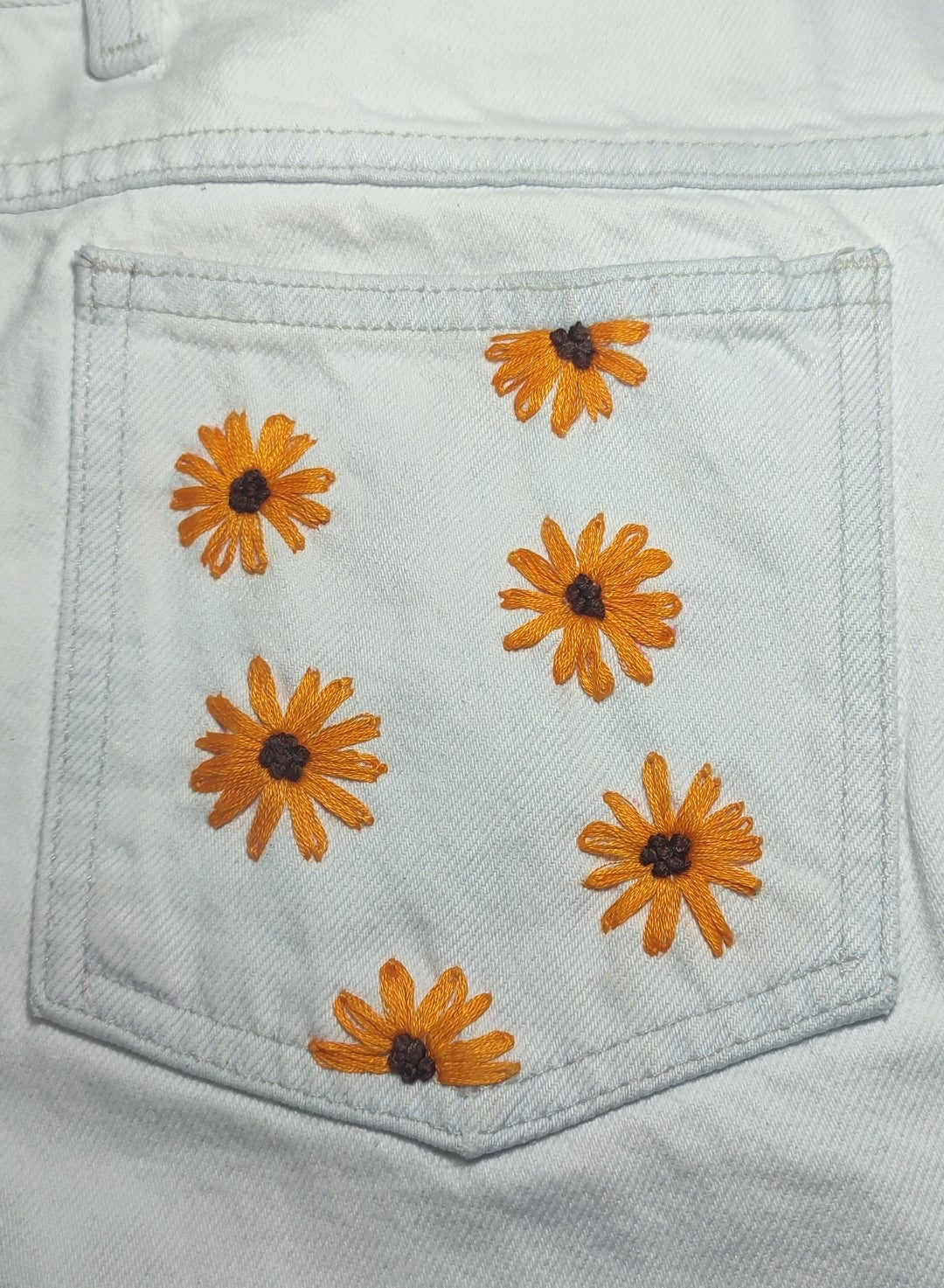 Prenda bordada, prenda salvada | [08-11-2025]