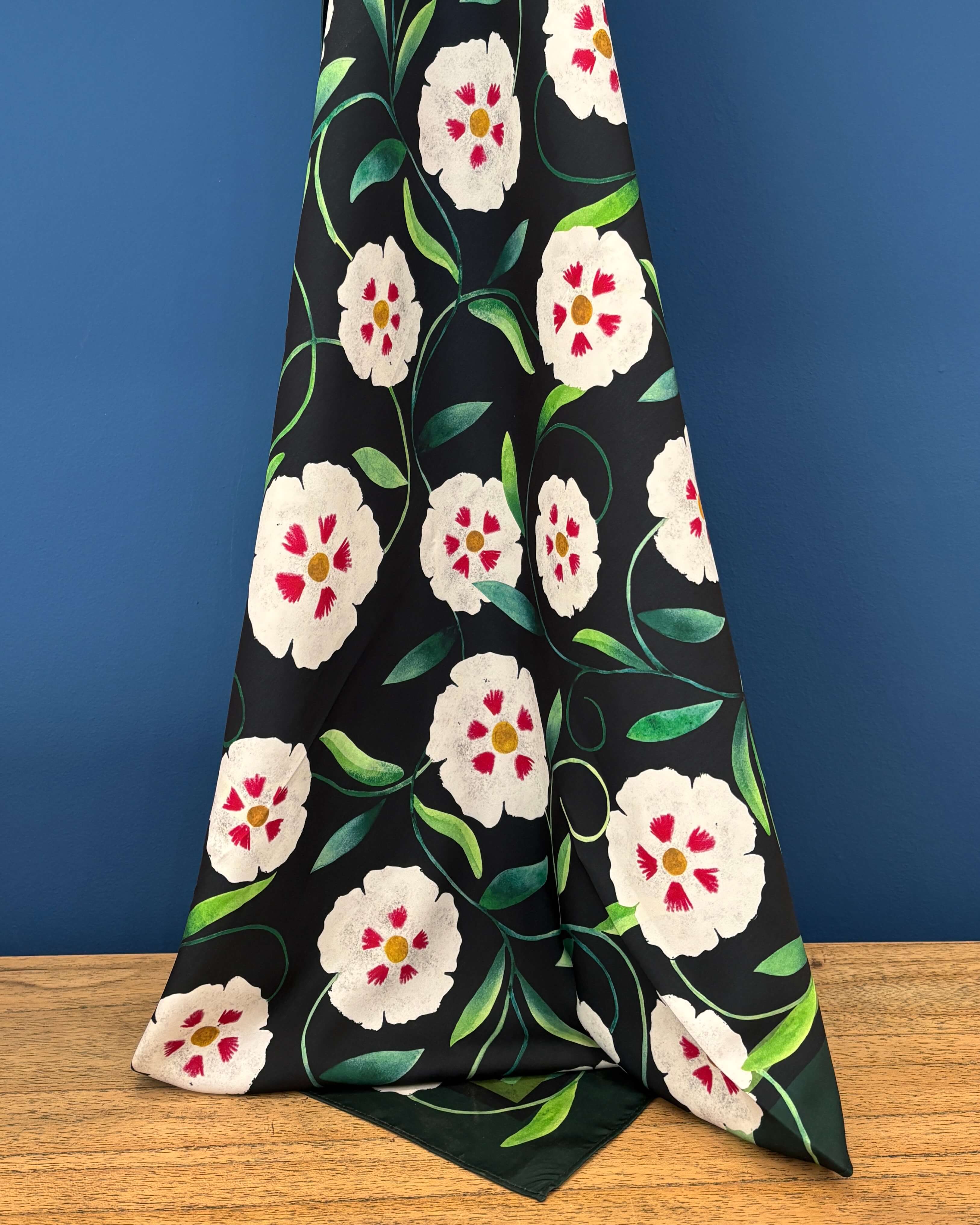 Pañuelo 70cm x 70cm | Jaras | Colección ARREI